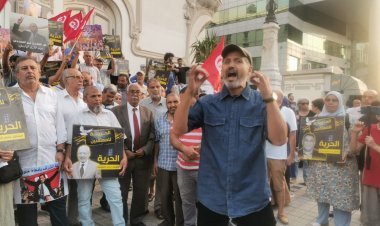 Tunus’ta “siyasi tutuklulara” destek gösterisi