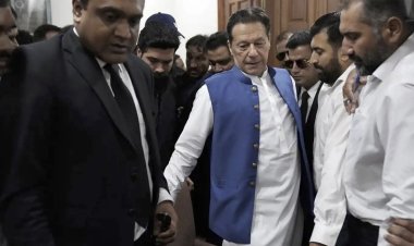 'Devlet sırlarını ifşa etme' iddiasıyla tutuklu olan İmran Han'ın duruşması cezaevinde yapıldı