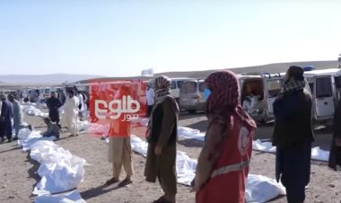 Afganistan'da Herat Depremi'nin kurbanları toprağa verilirken, kurtarma çalışmaları devam ediyor