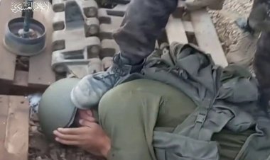 Filistinli hackerlar, yakalanan işgalcilerin görüntülerini panoları yansıttı