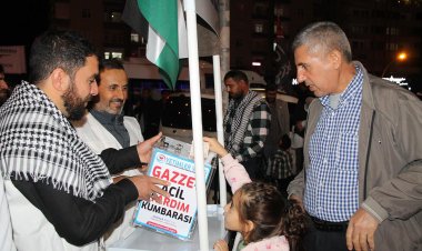 Yetimler Vakfı Filistin'e destek için yardım standı kurdu