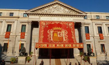 İspanya, Katalanca, Baskça ve Galiçyaca'nın AB'nin resmi dilleri arasına girmesinde ısrarcı