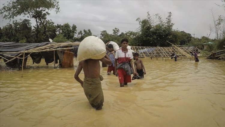 Myanmar'daki sellerden dolayı yerinden olan kişi sayısı 27 bini aştı