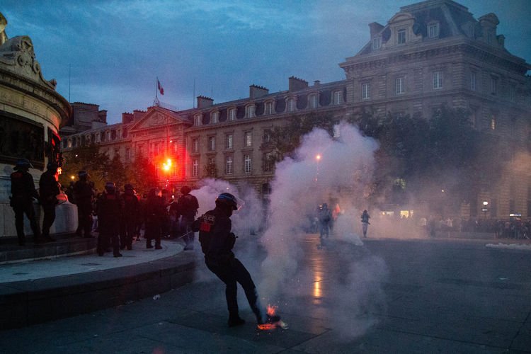 Paris'te Filistin'e destek gösterisine tazyikli suyla müdahale edildi