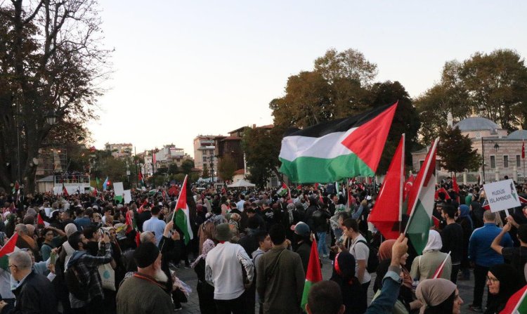 İstanbul'da on binler Gazze'ye destek için yürüdü