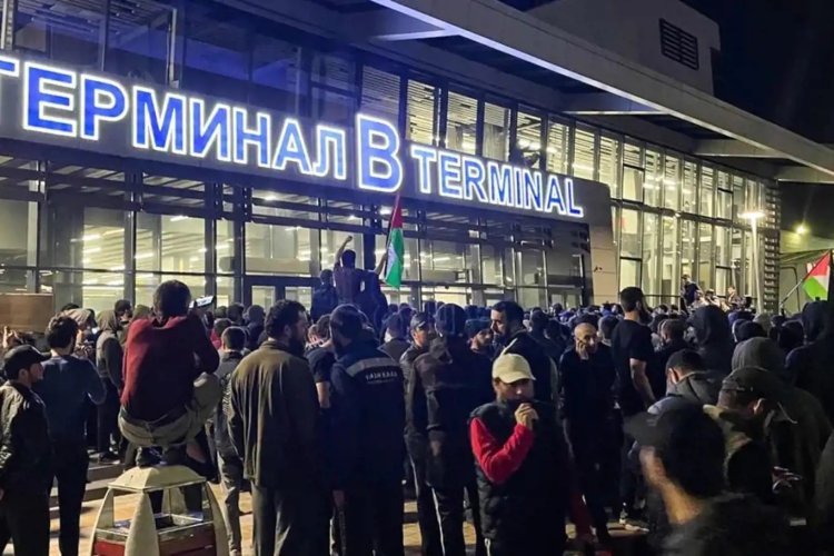 Dağıstanlı Müslümanlar havalimanını basıp uçaklarda siyonist işgalcileri aradı