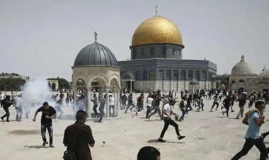 Terörist işgalciler Mescid-i Aksa'da cuma namazı kılınmasını engelledi
