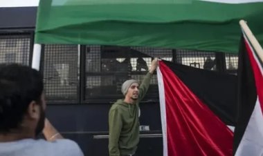 Avustralya'da Filistin yanlısı grup, işgalci rejime ait kargo gemisinin limana demirlemesini engelledi