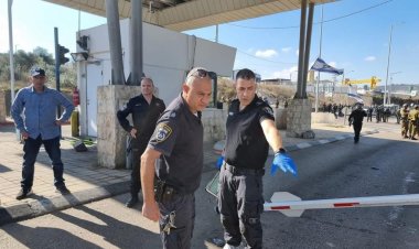 Filistinli bir direnişçi işgalcilerin kontrol noktasına operasyon yaptı: 1 ölü 5 yaralı