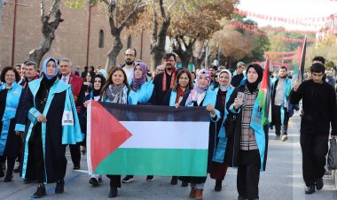 Akademisyenler siyonist zulmüne karşı yürüdü