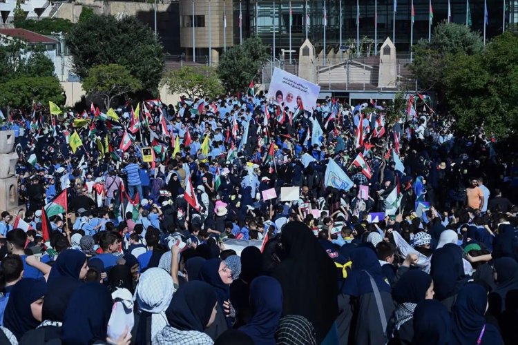 Lübnan'da yüzlerce çocuk, Gazze'de akranlarının katledilmesine tepki gösterdi