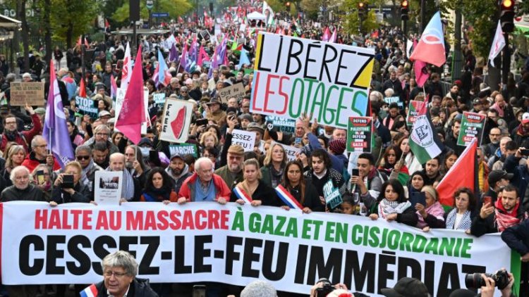 Paris'te binlerce kişi Gazze'de derhal ateşkes sağlanması için yürüdü
