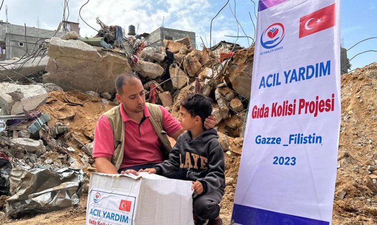 Yetimler Vakfı Gazze'de gıda kolisi dağıttı