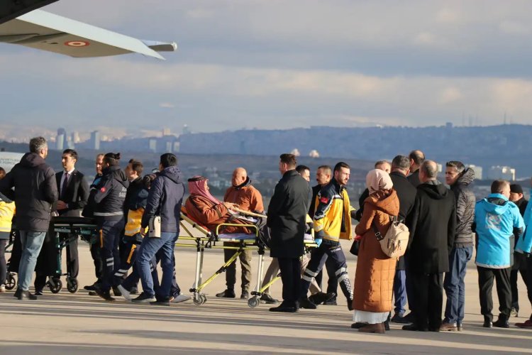 Gazze'den 61 hasta daha Türkiye'ye getirildi