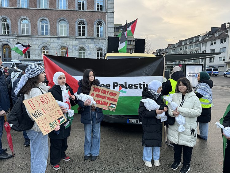 Almanya'da Aachen ve Berlin'de Filistin halkıyla dayanışma mitingi düzenlendi