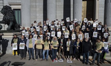 İspanya'da STK'lerden Meclis önünde "İşgalci İsrail ile silah ticaretine son" eylemi