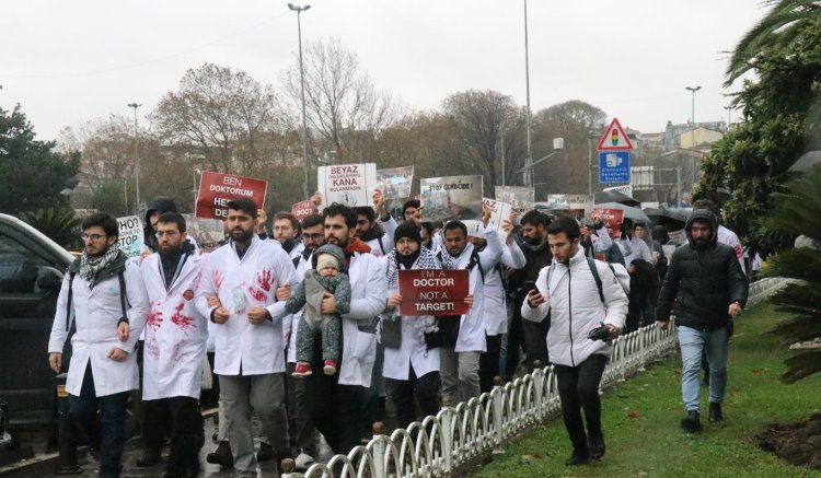 Türkiye'nin 20 farklı ilinde yüzlerce doktor 4'üncü kez Gazze için sessizce yürüdü