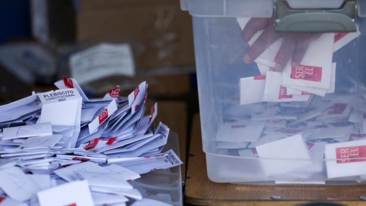 Şili'de düzenlenen yeni anayasa referandumundan "hayır" çıktı