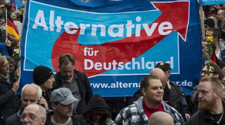 Almanya'da aşırı sağcı AfD'nin oyları zirvede