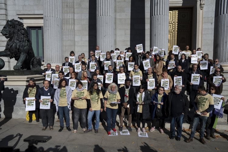 İspanya'da STK'lerden Meclis önünde "İşgalci İsrail ile silah ticaretine son" eylemi