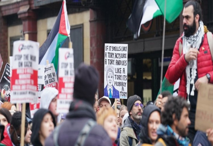 İngiltere'de İşçi Partili Müslümanlar, İşgalci İsrail'in Londra Büyükelçisi ile temasın kesilmesini istedi
