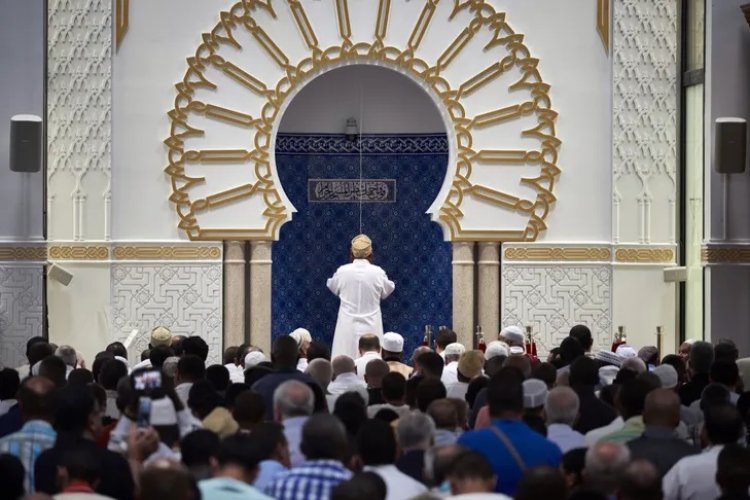 Fransa 1 Ocak’tan itibaren yabancı imamlara kapılarını kapatıyor
