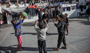 Gazzeli çocuk: Dünyadaki diğer çocuklar gibi ölümden uzak yaşamak istiyoruz