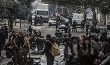 Fransız gazeteci, İşgalci İsrail'in Gazzelileri göç ettirmek istemesini Nazilerle kıyasladı