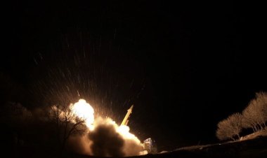 İran: "Bölgedeki terör ve casusluk karargahlarını" balistik füzelerle vurduk