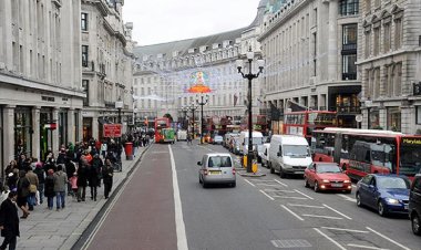İngiltere, çeşitli gerekçelerle banka hesaplarını dondurduğu Müslümanları mağdur ediyor
