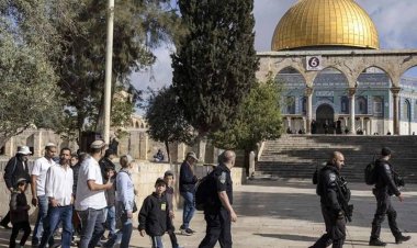 Onlarca işgalci, Mescid-i Aksa'ya baskın yaptı