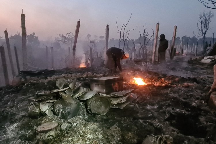 Mülteci kampında yangın: 8 binden fazla Arakanlı Müslüman evsiz kaldı