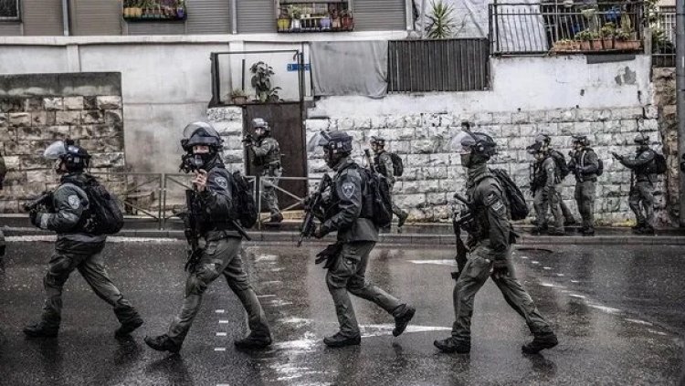 Nablus'ta bir üniversiteye baskın yapan işgalci çete, 25 öğrenciyi esir aldı