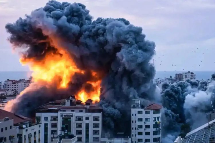 İşgal rejimi Gazze'de hastaneleri bombalamaya devam ediyor