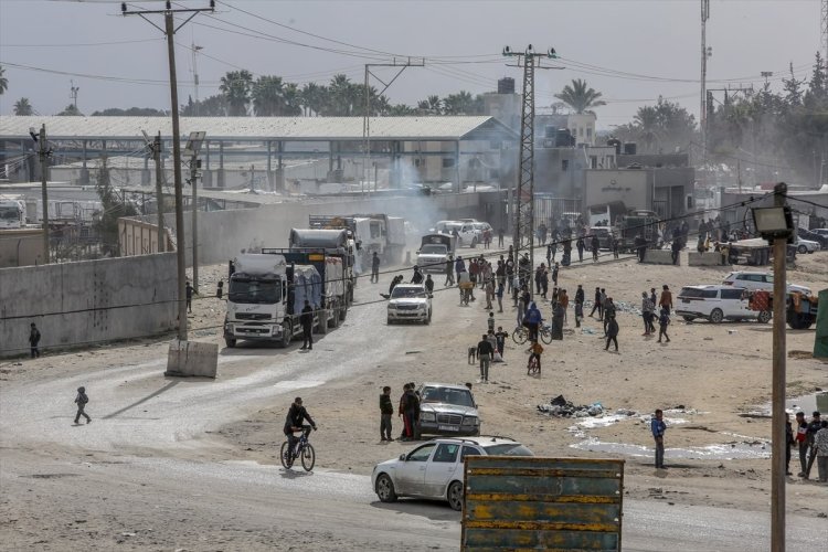 Yardım tırları yeniden Gazze'ye giriş yapmaya başladı