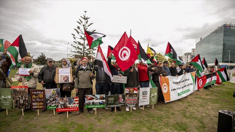 Tunus’taki ABD Büyükelçiliği önünde İşgalci İsrail’in Gazze’ye yönelik saldırıları protesto edildi