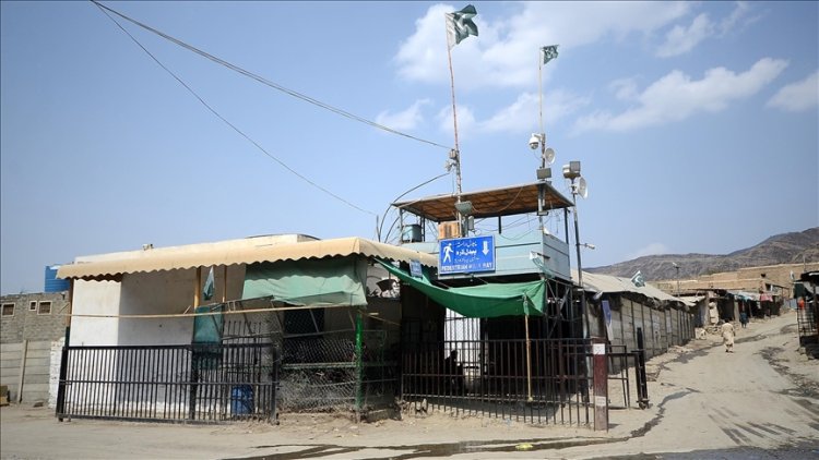 Afganistan ve Pakistan arasındaki sınır kapısı araç geçişine açıldı
