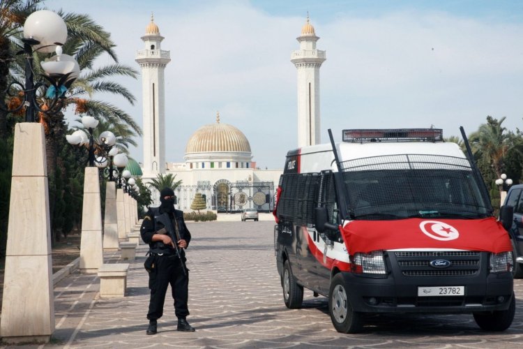 Tunus'ta OHAL'i uzatma kararı
