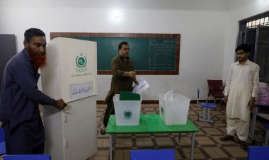 Pakistan'da halk sandık başında