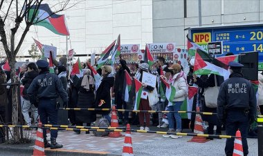 İşgalci İsrail'in Tokyo Büyükelçiliği yakınında "Filistin'e özgürlük" gösterisi