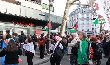 Fransa'da Carrefour, İşgalci İsrail'e desteği nedeniyle protesto edildi