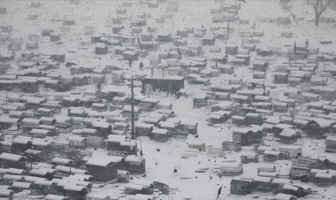 Afganistan'da toprak kayması ve çığ düşmesi sonucu en az 27 kişi hayatını kaybetti