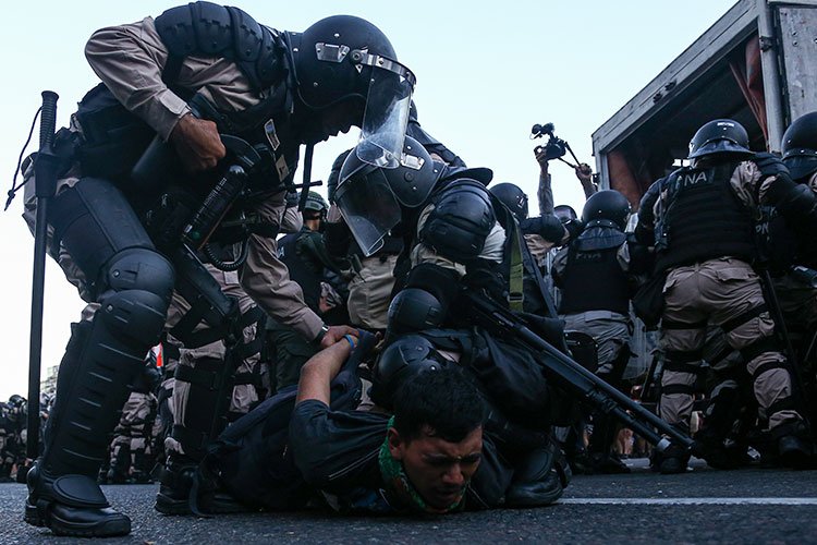 Arjantin'deki hükümet karşıtı protestolarda 60 kişi yaralandı