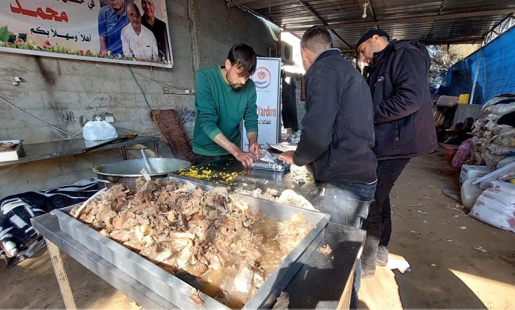 Yetimler Vakfı'ndan kıtlığın pençesindeki Gazze'ye sıcak yemek