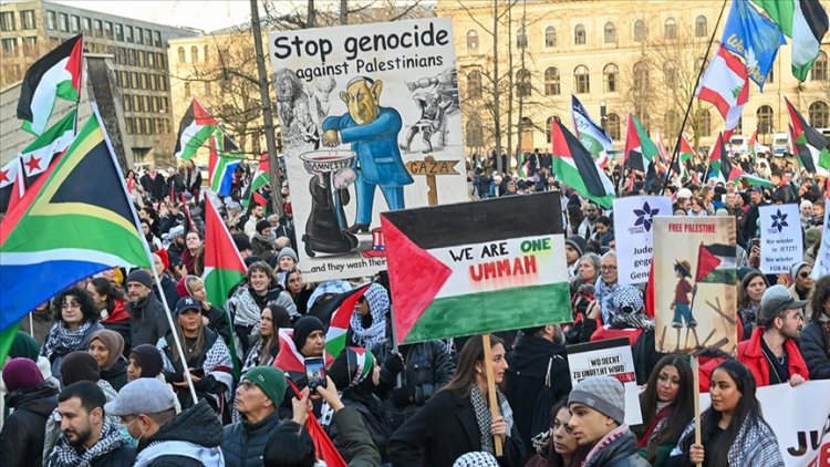 Berlin’de Filistin’e destek gösterisi: "Netanyahu soykırım işliyor, dünya seyrediyor"