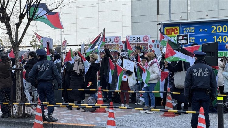 İşgalci İsrail'in Tokyo Büyükelçiliği yakınında "Filistin'e özgürlük" gösterisi