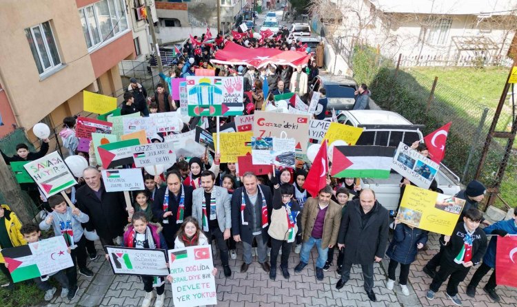İstanbul'da yüzlerce öğrenci Gazze'de katledilen yaşıtları için yürüdü