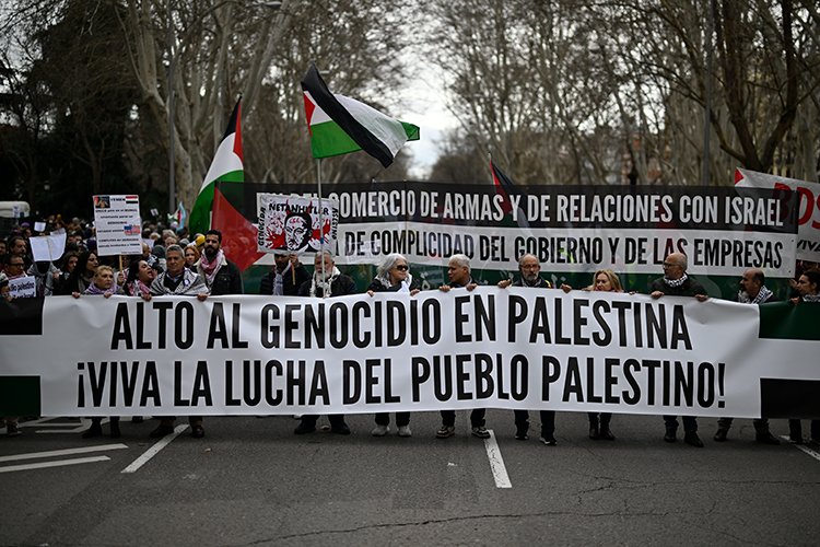 İspanya'da yüz binlerce kişi İşgalci İsrail'e silah ticaretinin durdurulması için yürüdü