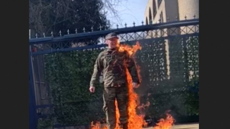 İşgalci İsrail'i protesto eden ABD askeri Washington Büyükelçiliği önünde kendini yaktı