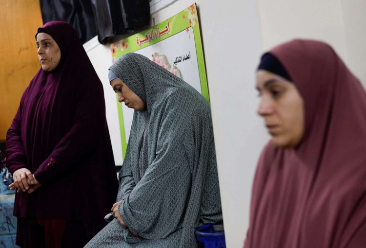 Gazzeli kadınlar, Siyonist İsrailli erkek askerlerin önünde çıplak aramaya zorlandı